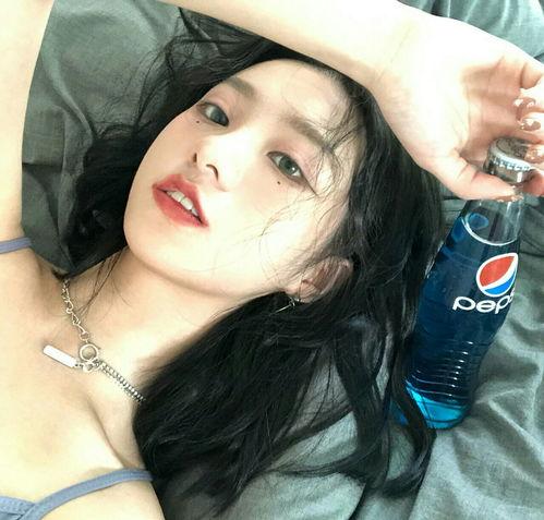 网红吃瓜搞笑头像女,趣味横生的网络表情盛宴